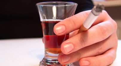 Číňané nemocní žloutenkou si se zdravím hlavu nelámou, svá játra si ničí dál