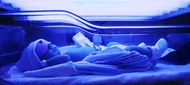 Novorozeneckou žloutenku zažene modré světlo  
